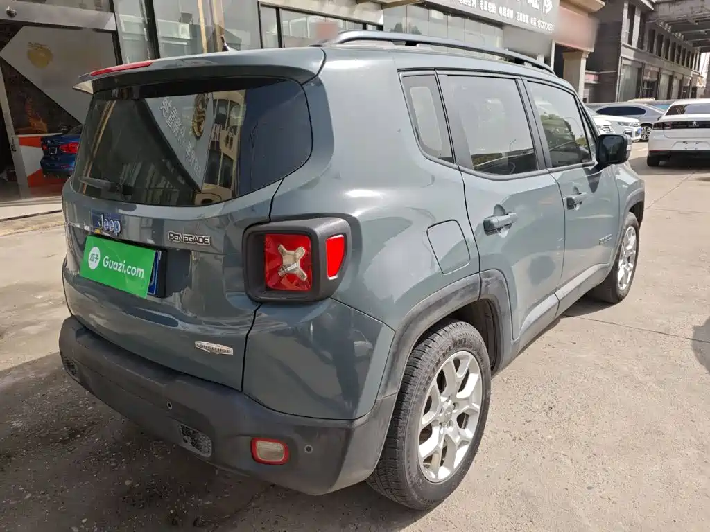 Photo 5 - Jeep Renegade