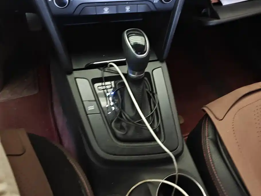 Hyundai Elantra 2016 1.4T DCT Dynamic·Vitality фото 16