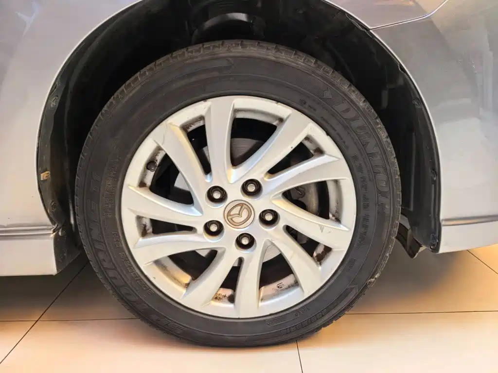 Mazda Mazda5 2012 2011 2.0L Automatic Luxury