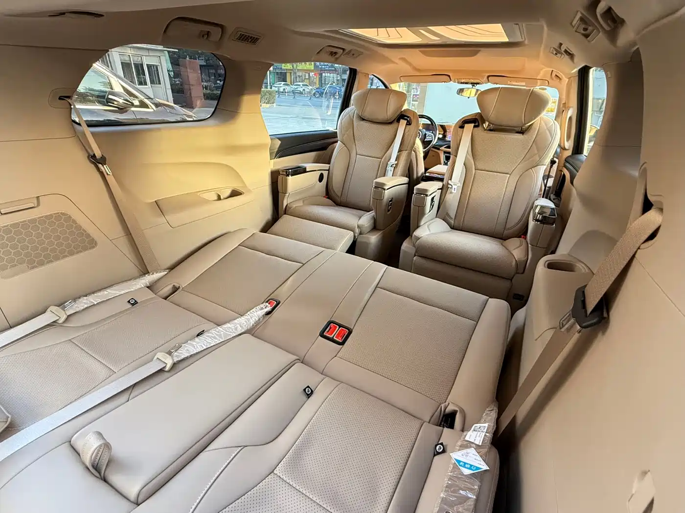 Buick GL8 2025 Land Business Class Comfort DG Edition фото 12