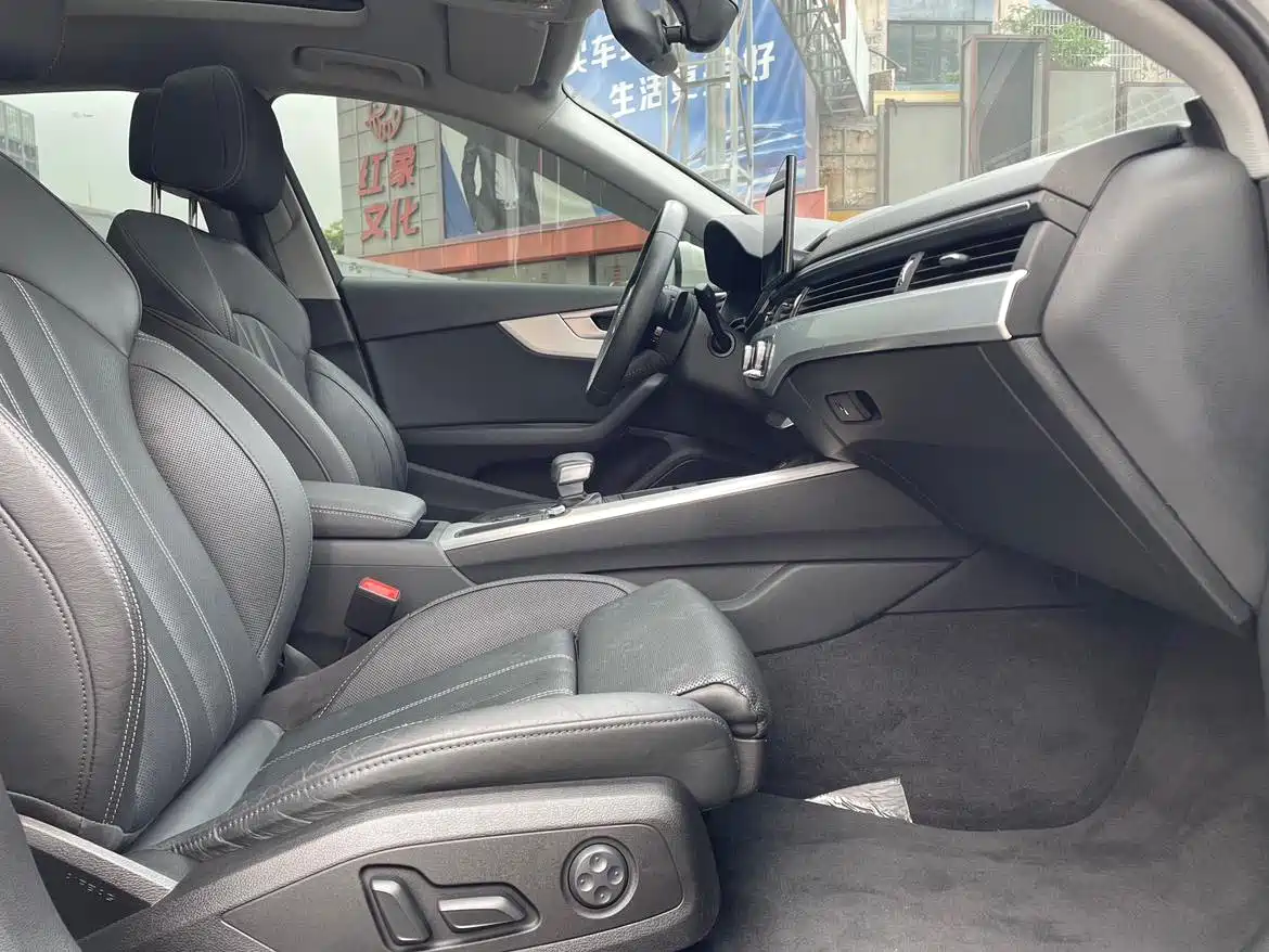 Audi A4L 2020 40 TFSI Luxury Dynamic фото 11