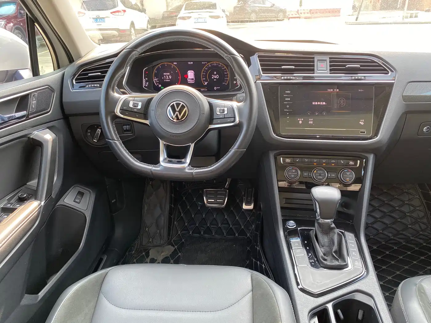 Volkswagen Tiguan L 2021 330TSI Automatic 2WD R-Line Premium фото 12