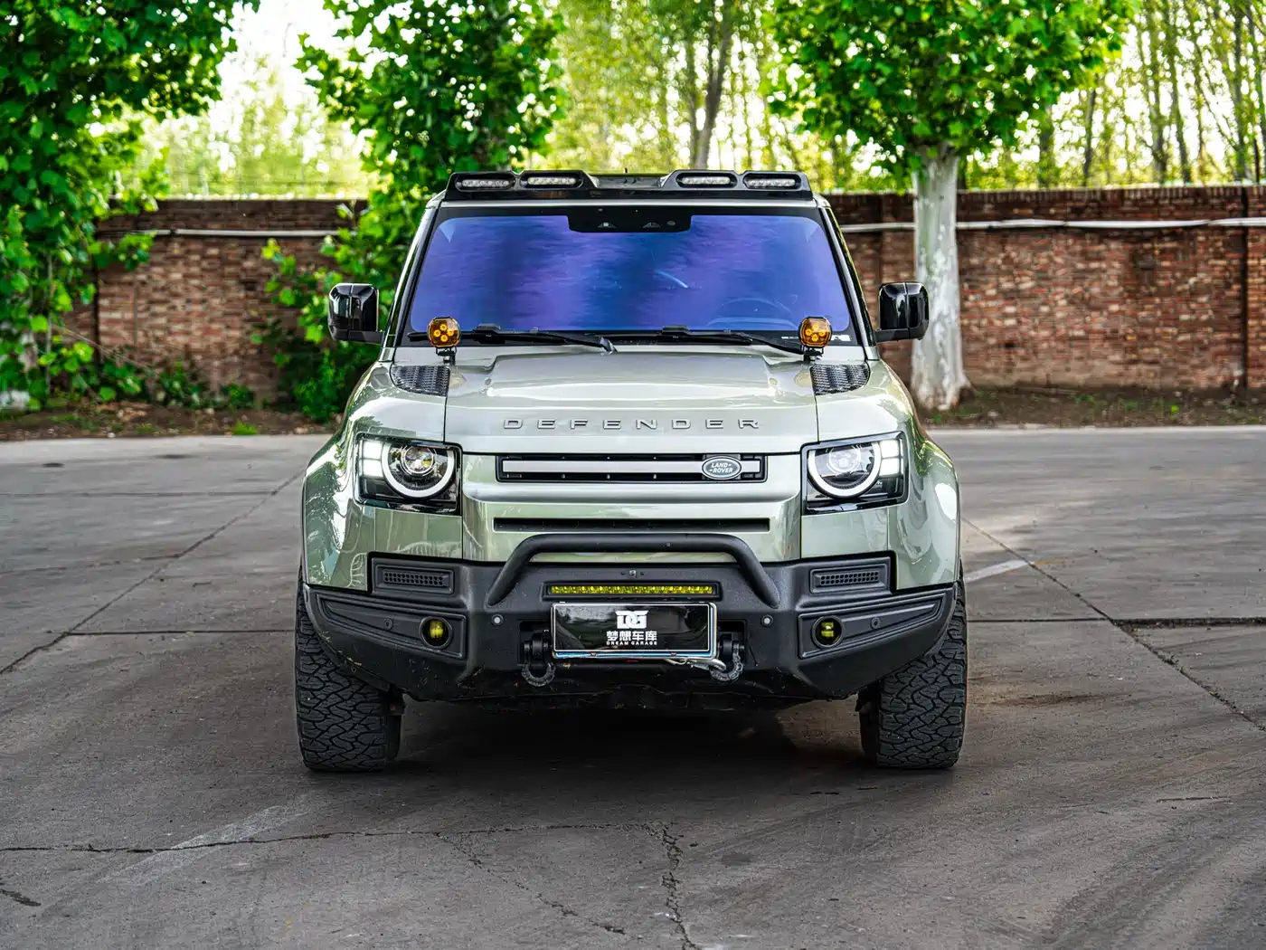 Land Rover Defender 2021 90 P400 Classic Replica Edition фото 2