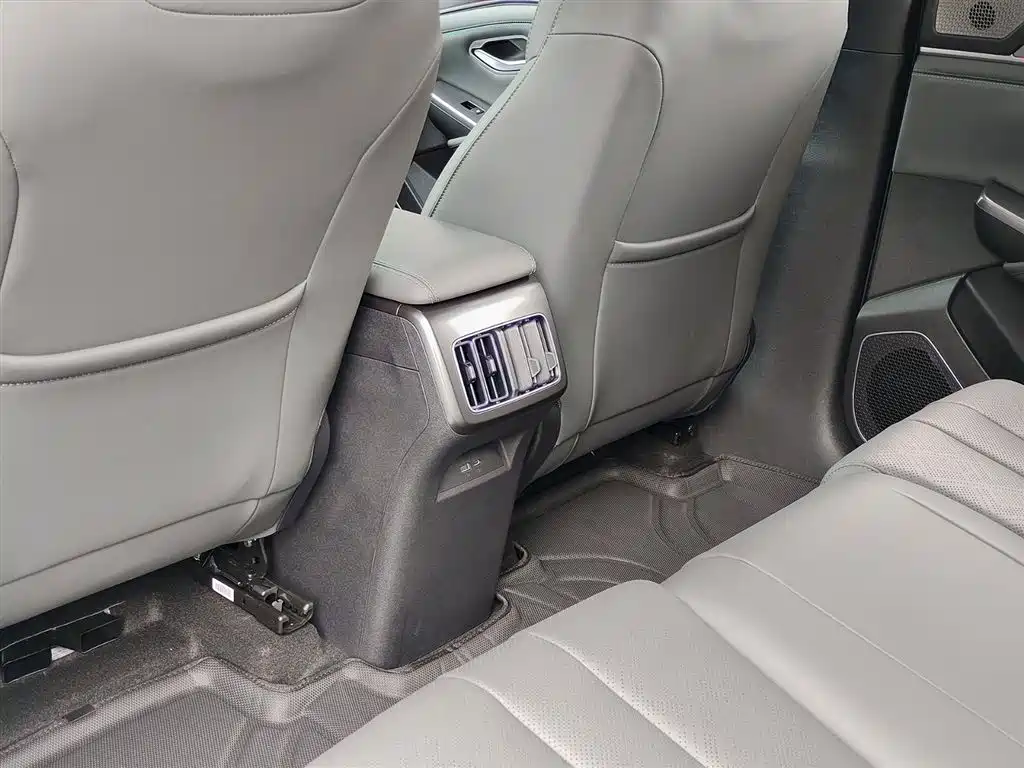 BYD Song L DM-i 2026 200KM Excellence фото 9