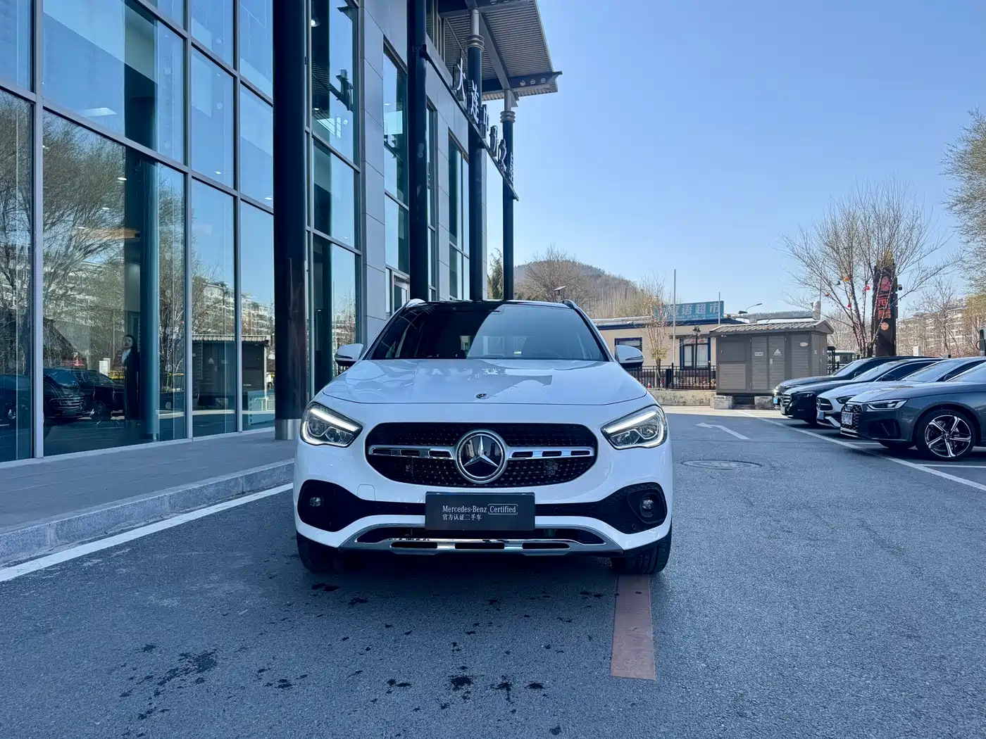 MERCEDES-BENZ GLA