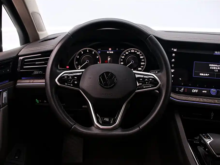 VOLKSWAGEN TOUAREG