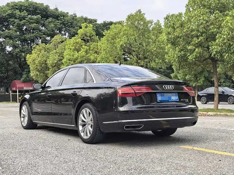 Фото 13 - Audi A8