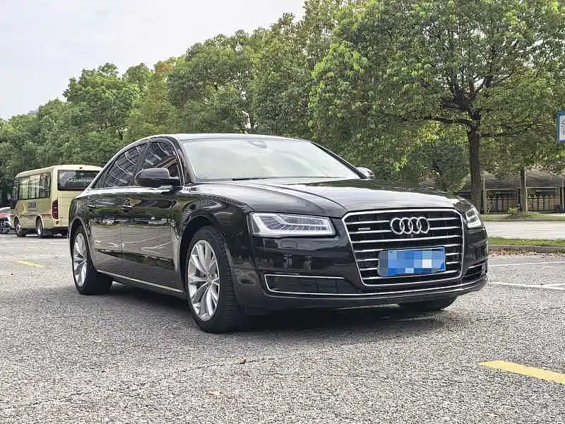 Фото 3 - Audi A8