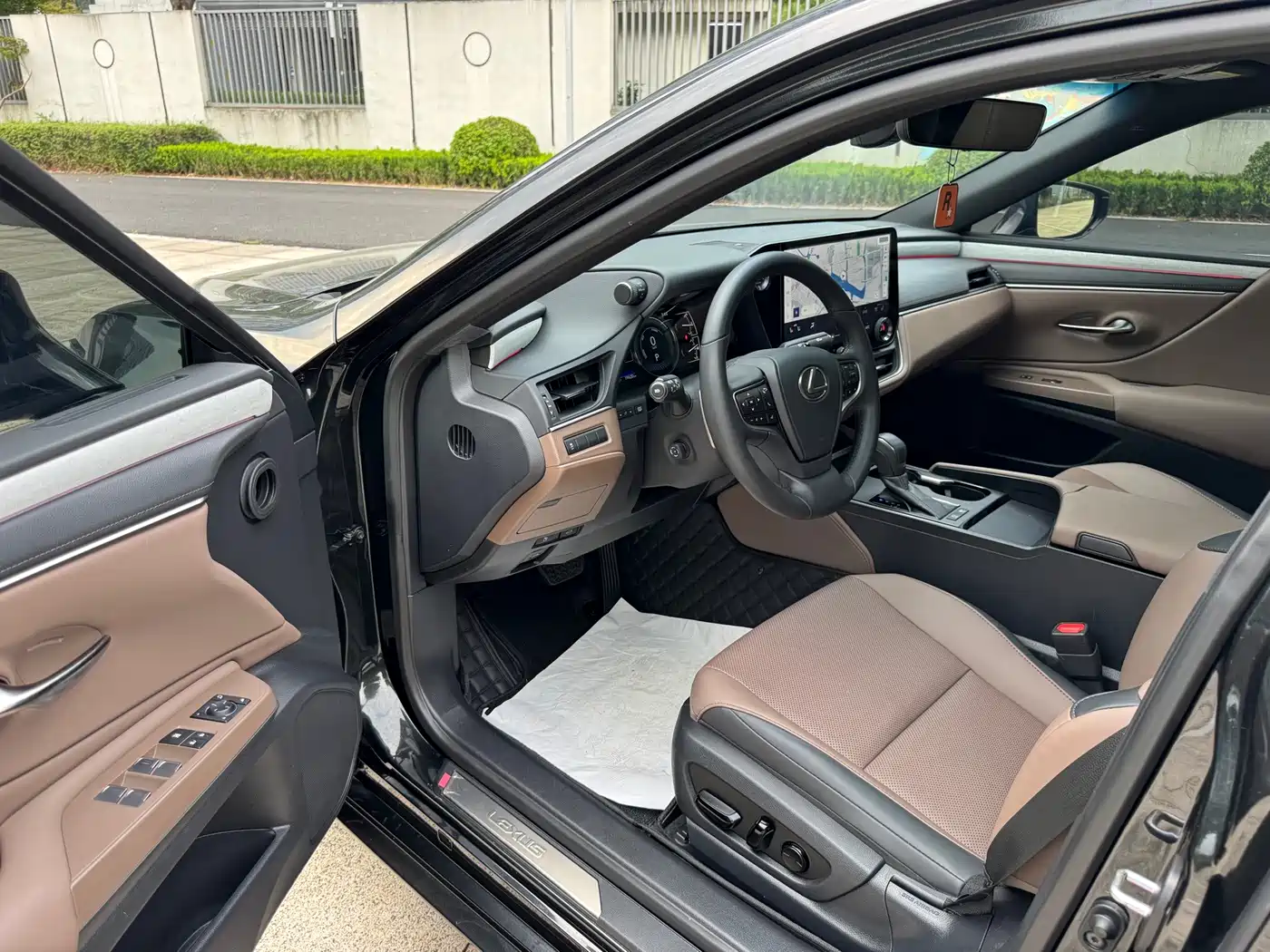 Lexus ES 2026 2025 300h Ultimate Edition