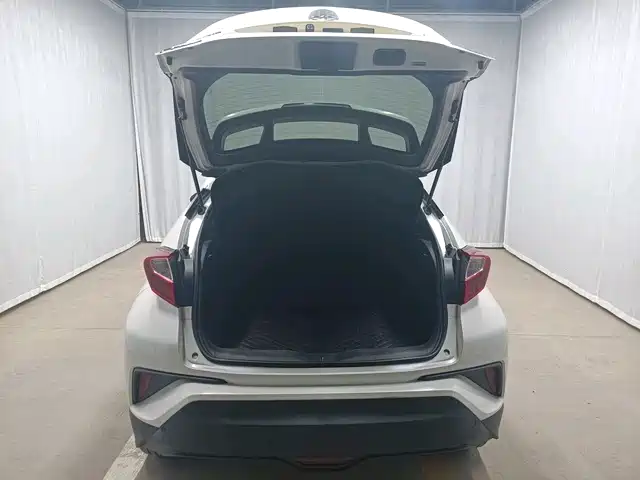 Toyota C-HR 2018 2.0L Leading Edition China VI фото 12