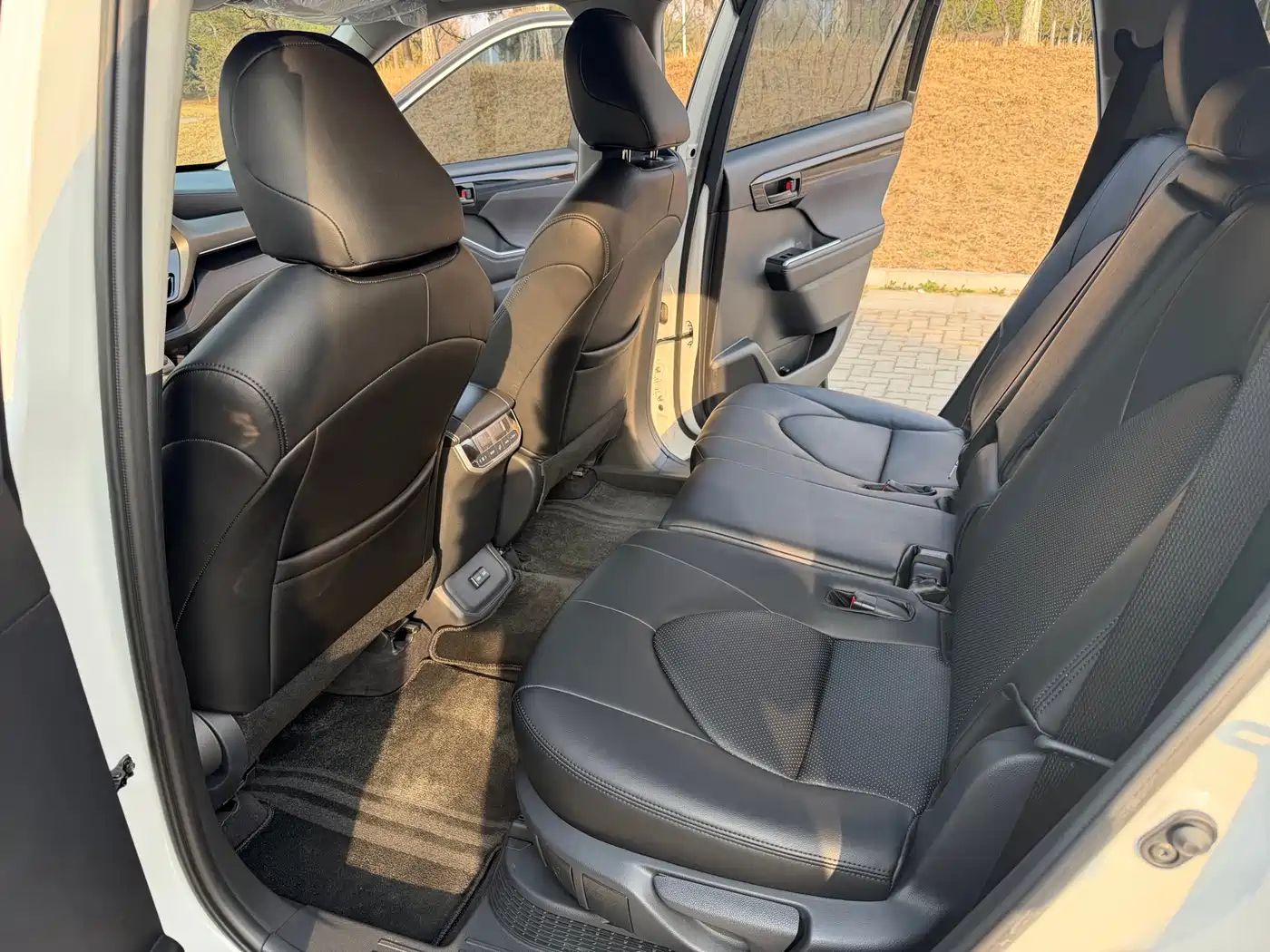 Toyota Highlander 2024 2.5L Smart Hybrid 2WD Elite 5-seater фото 15
