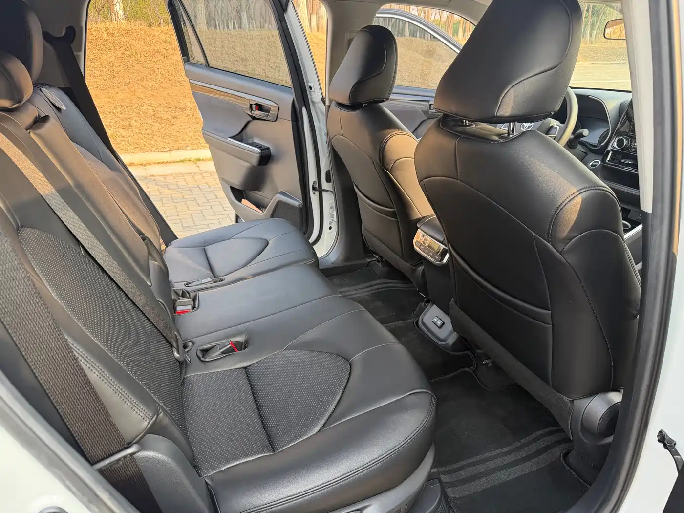 Toyota Highlander 2024 2.5L Smart Hybrid 2WD Elite 5-seater фото 23