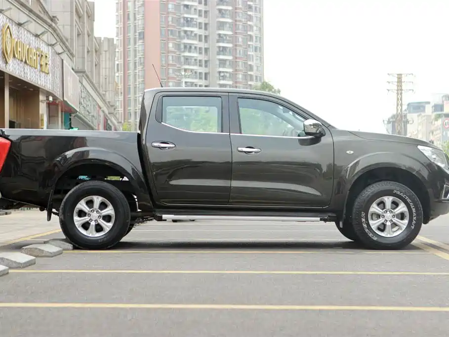 Nissan Navara 2017 Model 2.5L Automatic 4WD Luxury QR25 фото 4