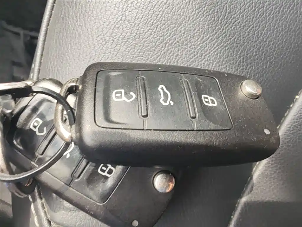 Volkswagen Lavida Tour 2017 1.6L Automatic Comfort Edition фото 12
