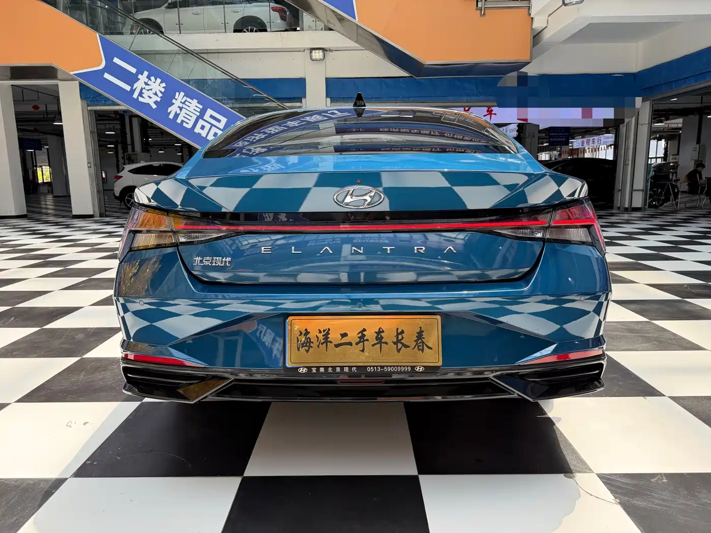 Hyundai Elantra 2022 1.5L CVT LUX Premium Edition фото 5