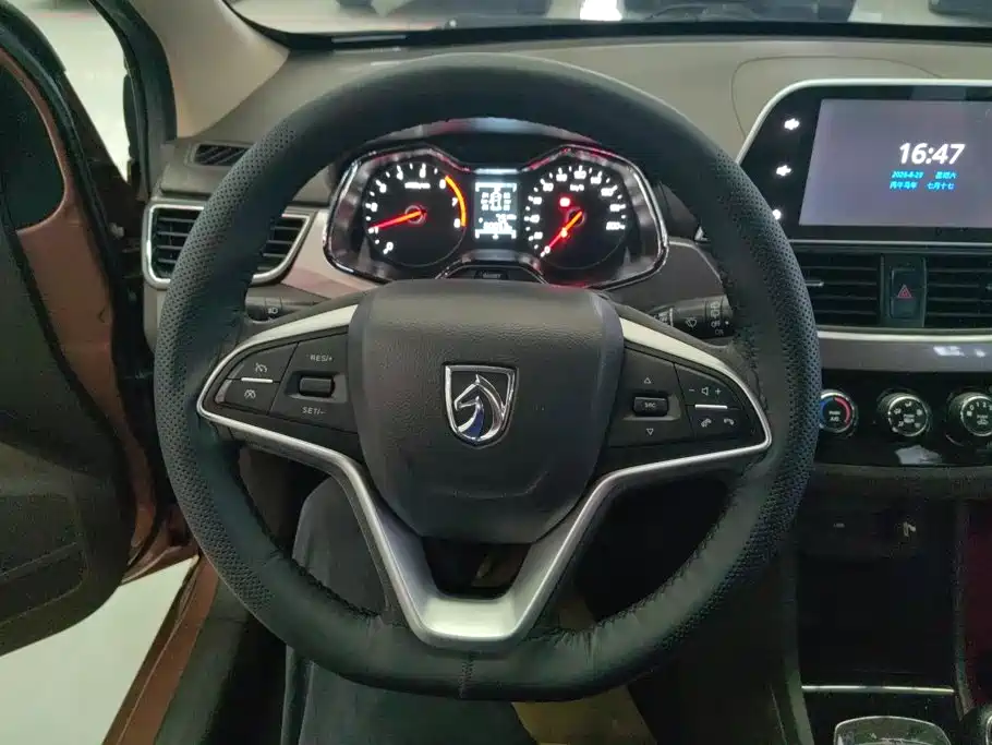 Baojun 310W 2018 2017 1.5L Manual Luxury China V