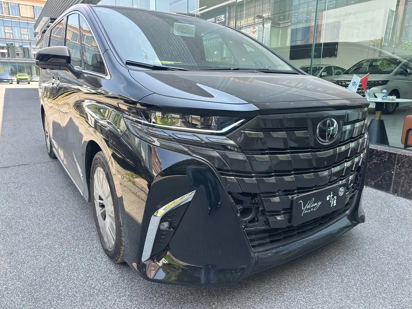 Toyota Alphard 2025 Hybrid 2.5L Prestige Gold Edition фото 3