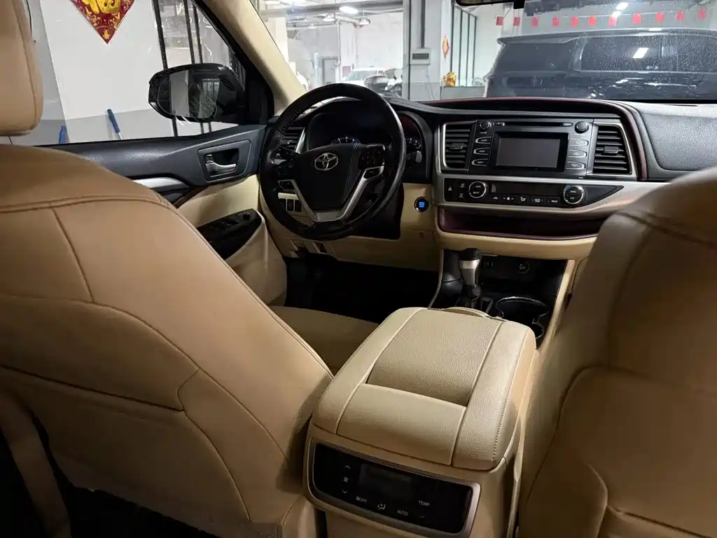Фото 2 - Toyota Highlander