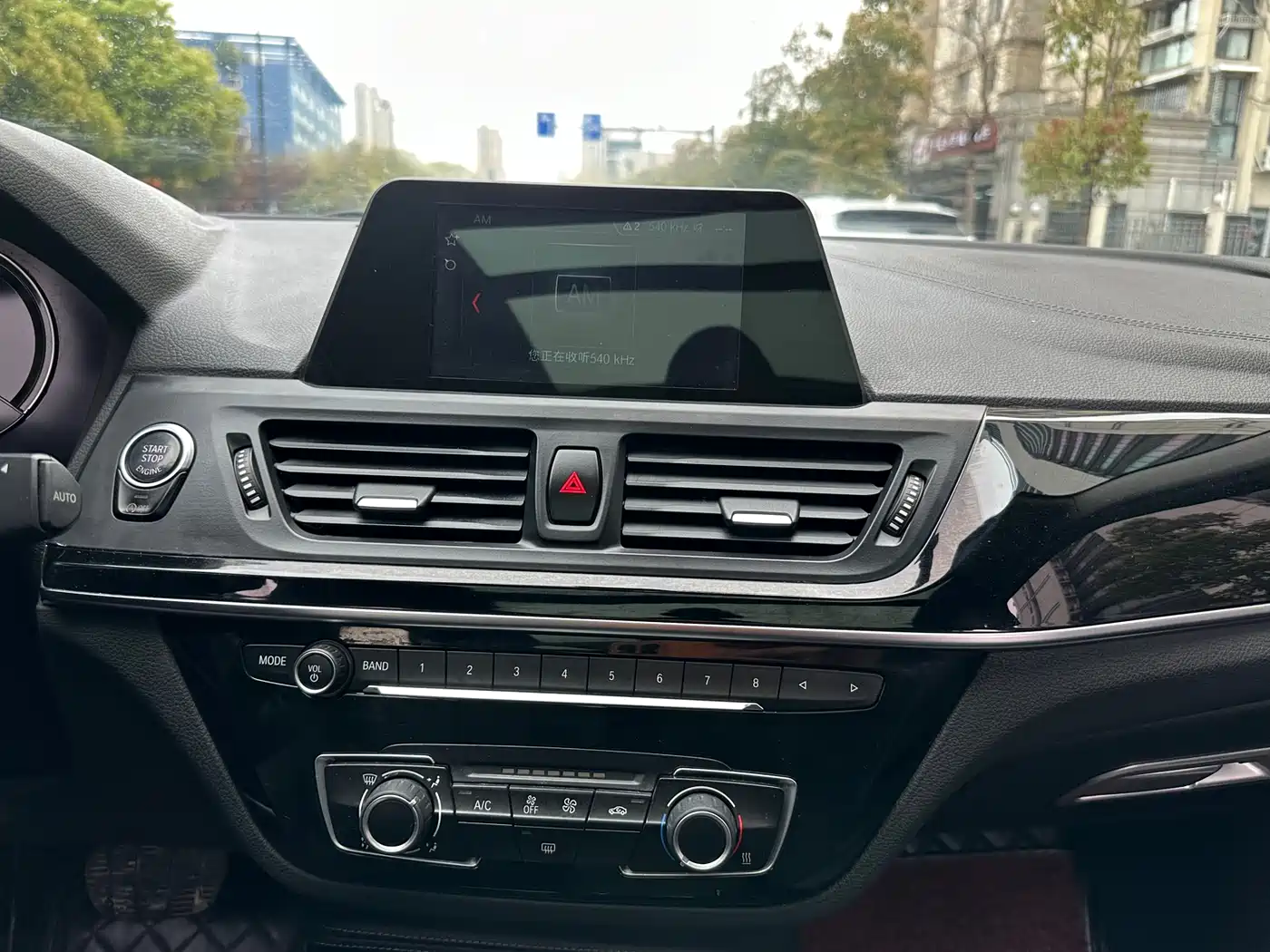 BMW 1 Series 2018 118i Sport Edition фото 15
