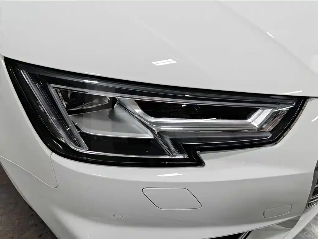 Фото 12 - Audi A4L