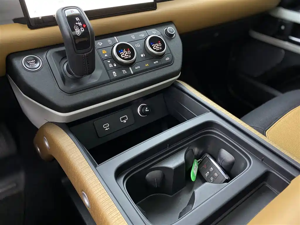 Land Rover Defender 2023 Model 110 3.0T P400 X-DYNAMIC HSE фото 18