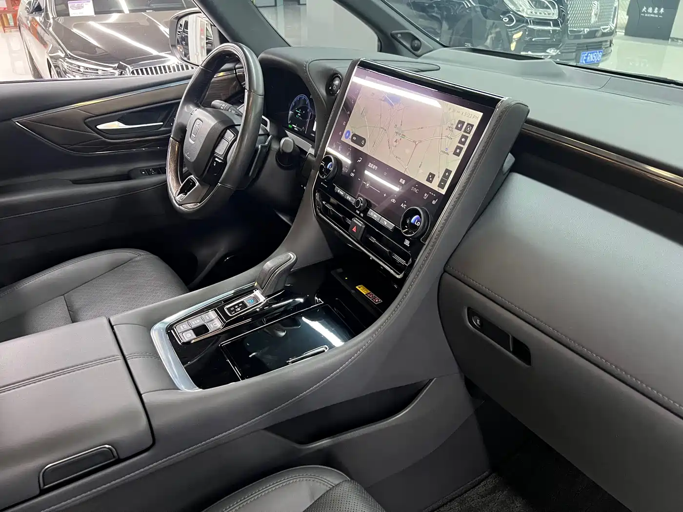 Toyota Vellfire 2024 Crown Hybrid 2.5L Executive Premium Edition фото 26
