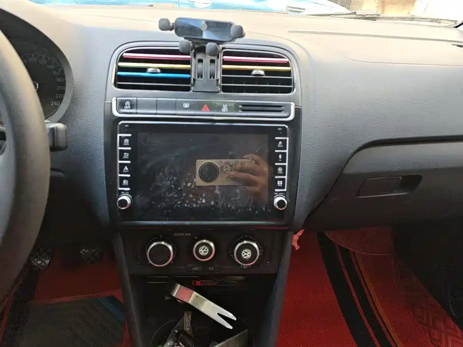 Volkswagen Polo 2018 1.5L Manual Safe Drive фото 13