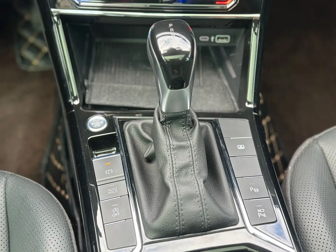 Volkswagen Passat 2023 330TSI Premium Edition фото 25