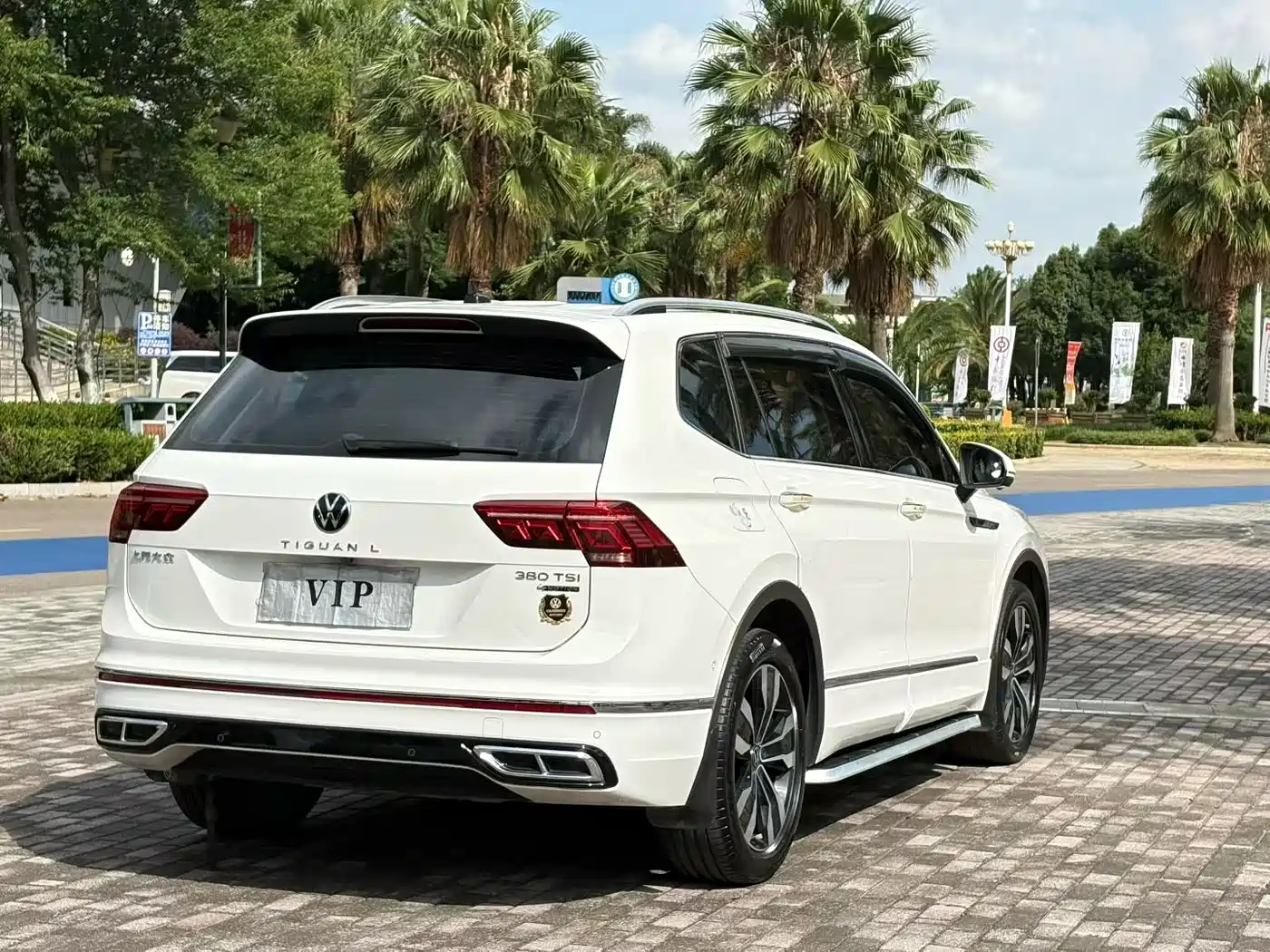 Volkswagen Tiguan L 2022 380TSI Automatic 4WD R-Line Cross Edition 7-Seater фото 5