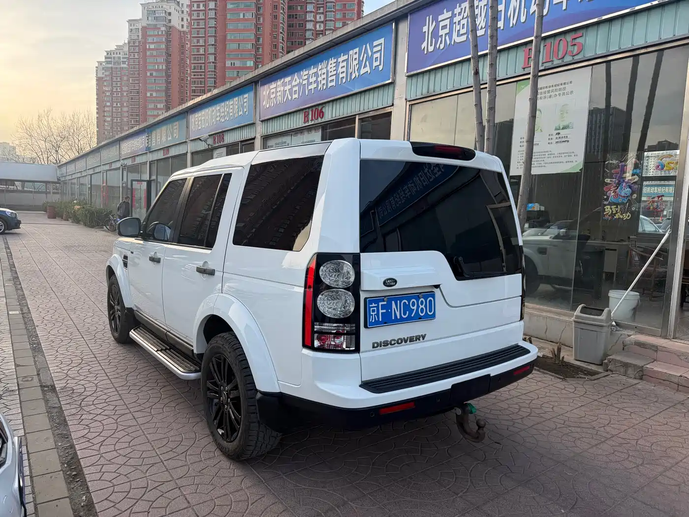 Land Rover Discovery 2017 3.0 SC V6 SE фото 4