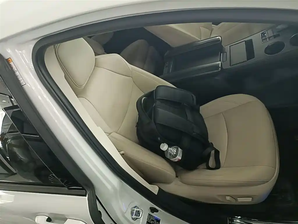 Toyota Sienna 2021 2.5L Hybrid Premium Edition фото 25
