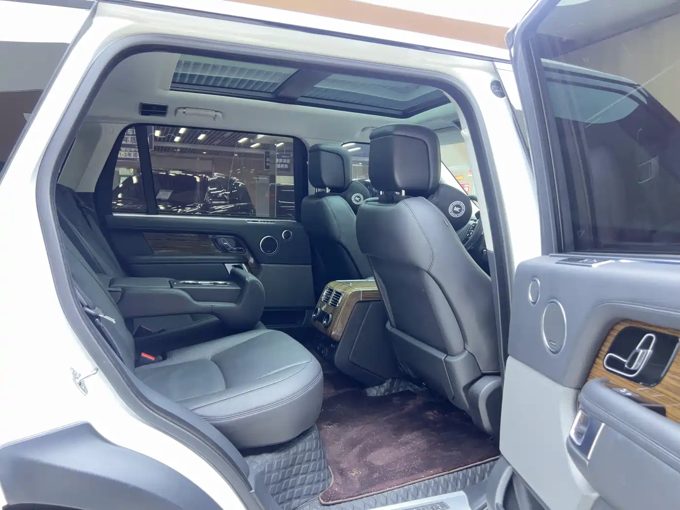 Land Rover Range Rover 2018 3.0 SC V6 Vogue Heritage Extended Edition фото 10