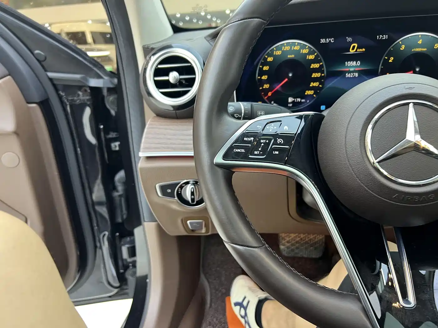 Mercedes-Benz E-Class 2022 Second Facelift E 300 L Luxury фото 11
