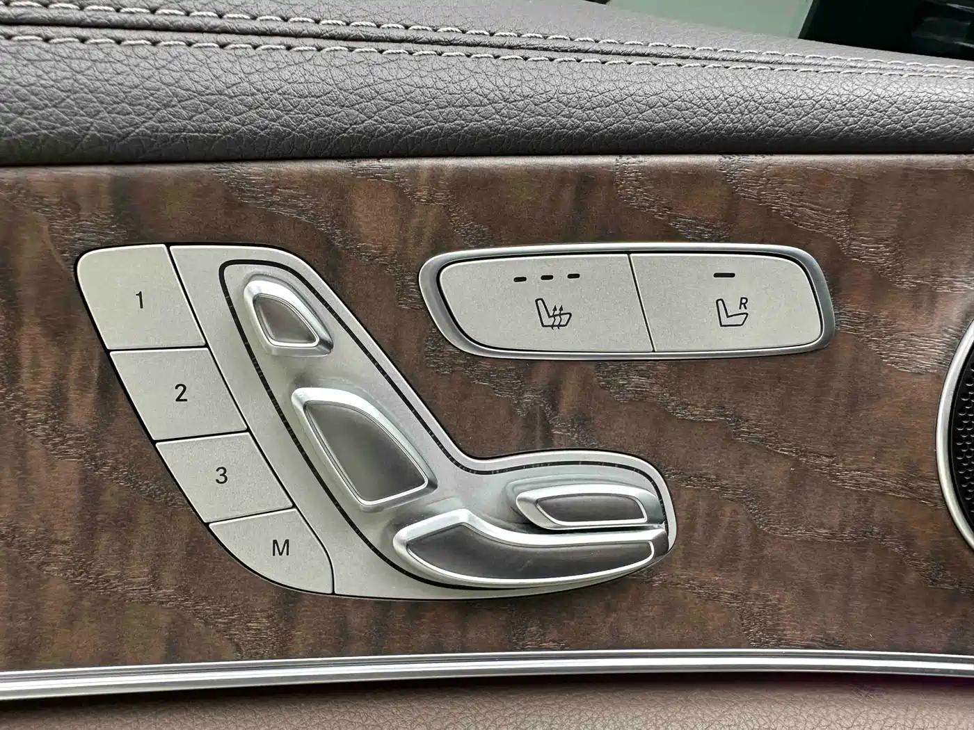 Mercedes-Benz E-Class New Energy 2020 E 300 e L фото 8