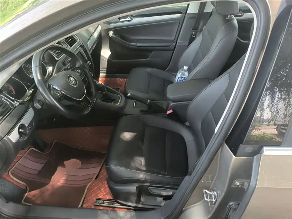 Volkswagen Sagitar 2017 1.6L Automatic Comfort фото 15