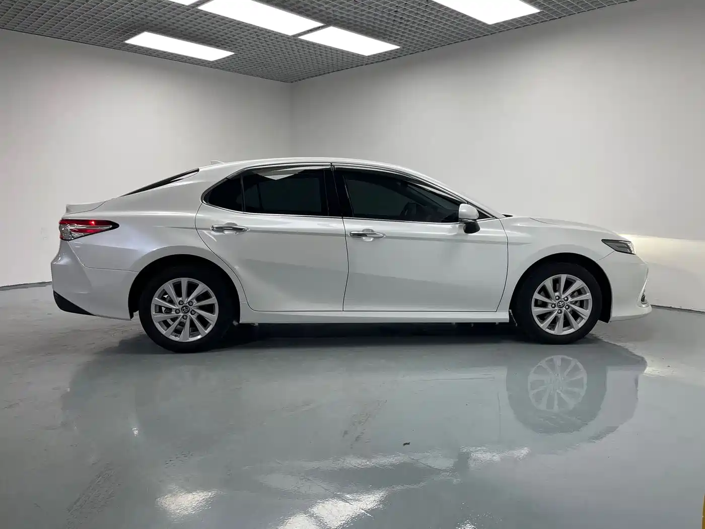 Toyota Camry 2023 2.0G Luxury Edition фото 6
