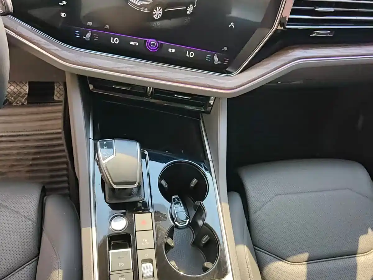 Volkswagen Touareg 2022 3.0TSI Rui Xiang Edition Gloss Black Sport Package фото 14
