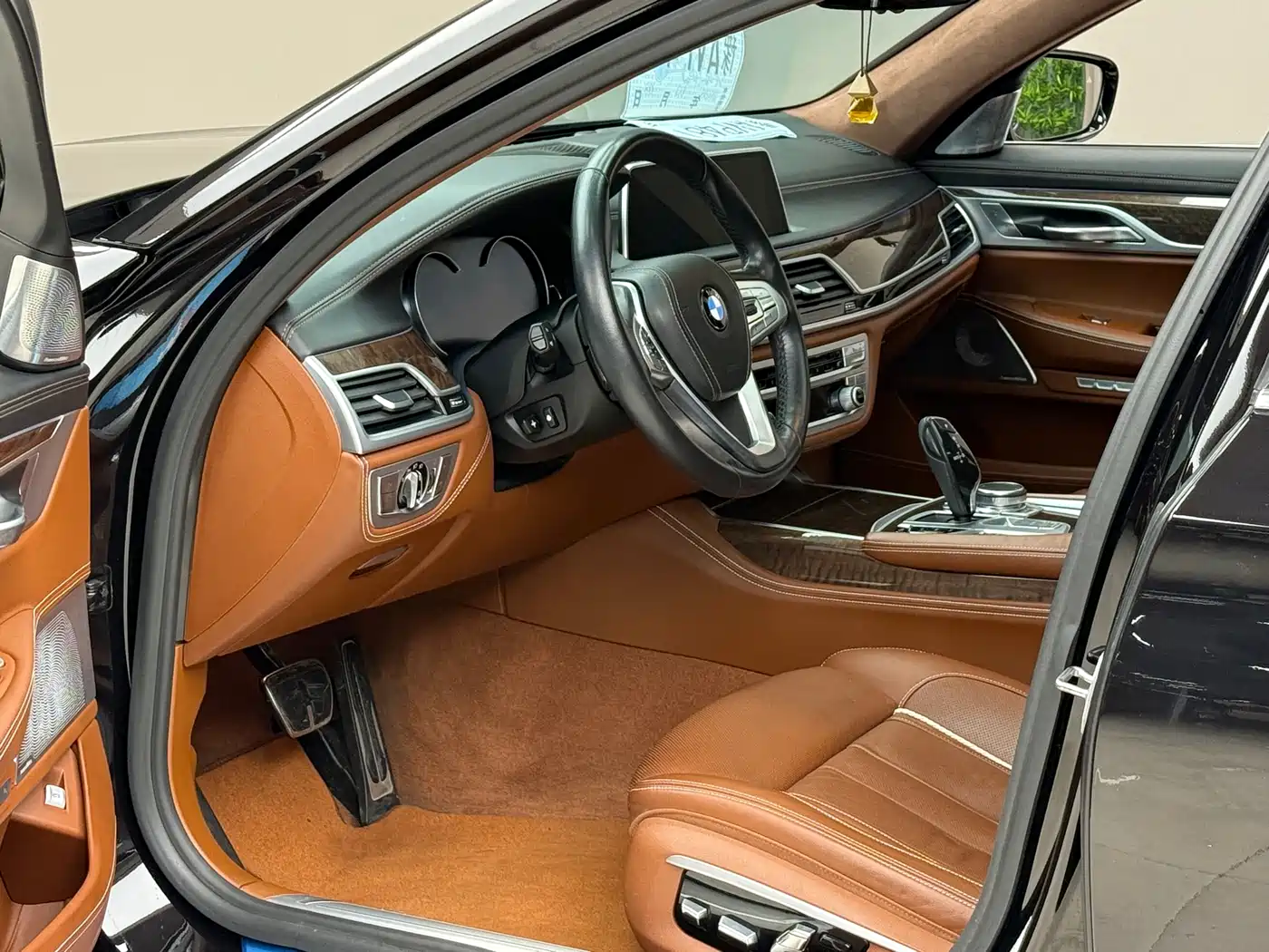 BMW 7 Series 2018 740Li xDrive Premium Type M Sport Package фото 3