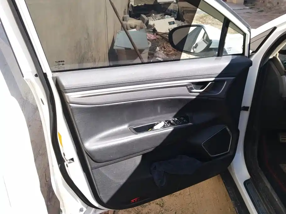 Фото 7 - Geely Emgrand GS