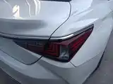 Photo 9 - Lexus ES
