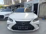 Photo 2 - Lexus ES