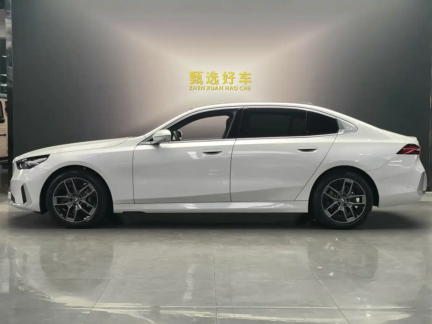 BMW 5 Series 2025 530Li Leading Luxury Package фото 10