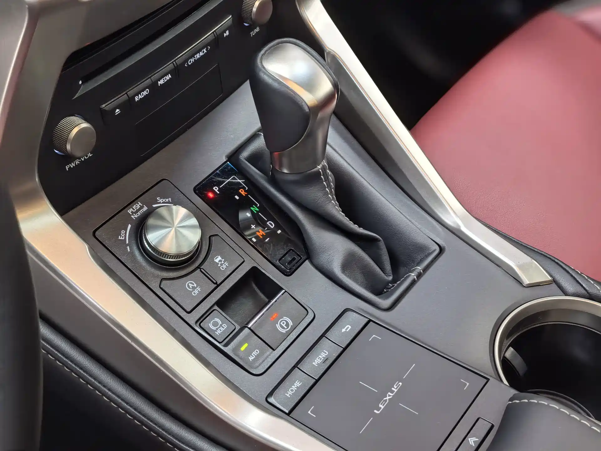 Фото 17 - Lexus NX