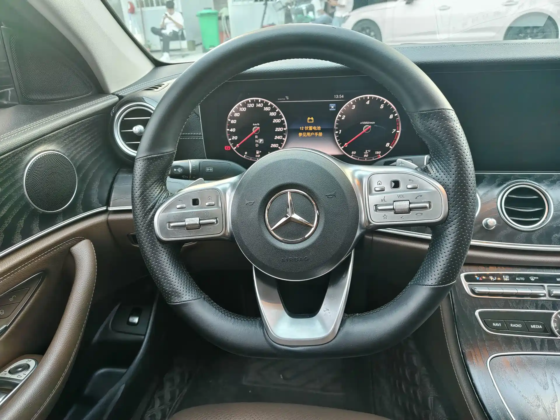Фото 16 - Mercedes-Benz E-Class