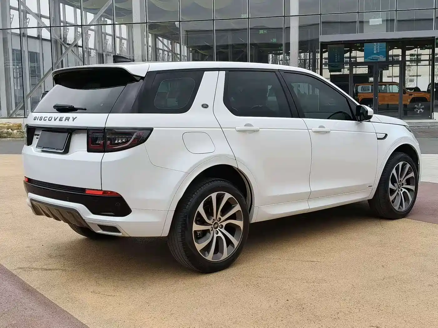 Land Rover Discovery Sport 2022 Model Facelift 249PS R-Dynamic S Performance Edition 5-seater фото 9