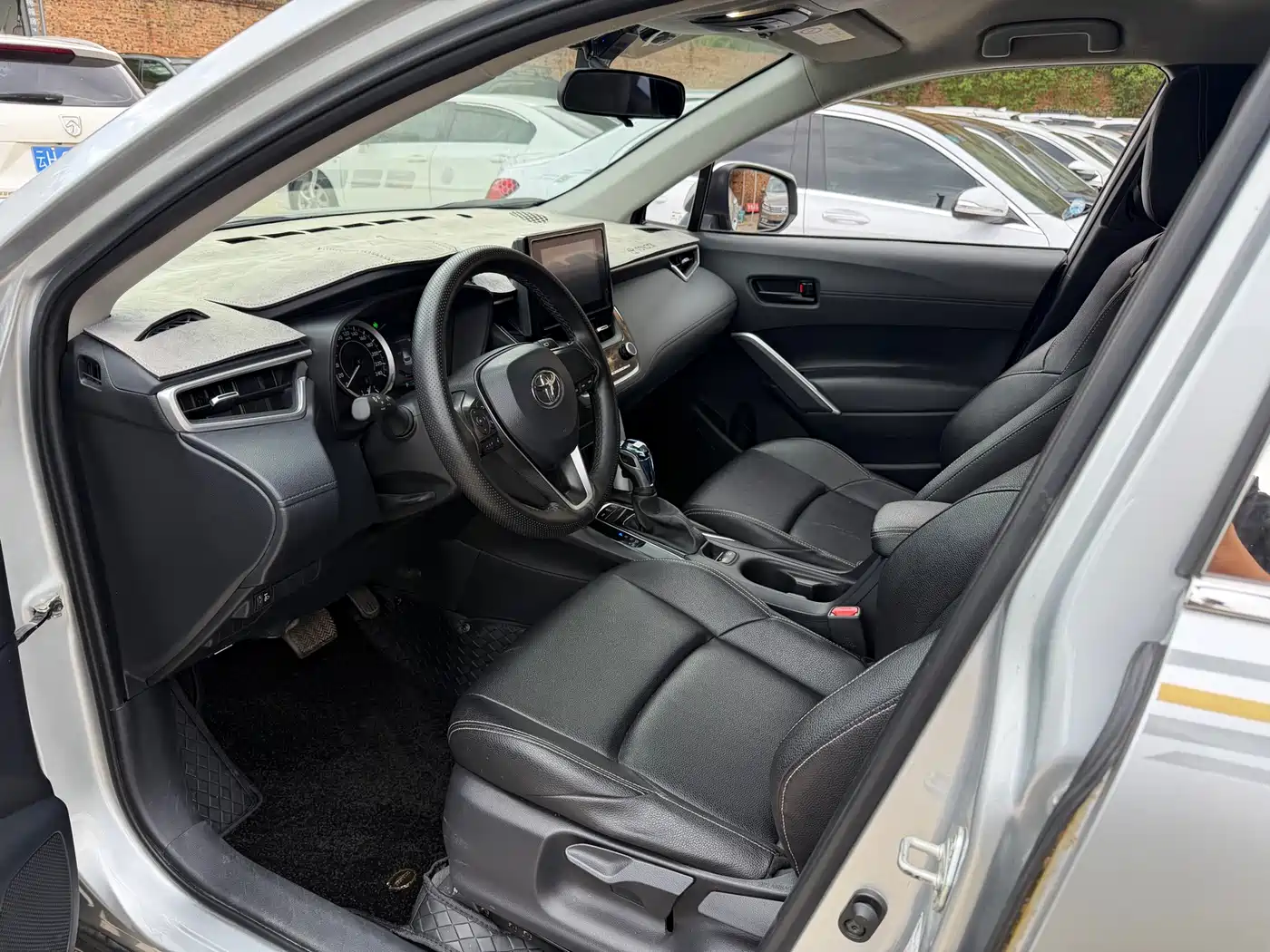 Toyota Frontlander 2022 2.0L CVT Elite фото 8