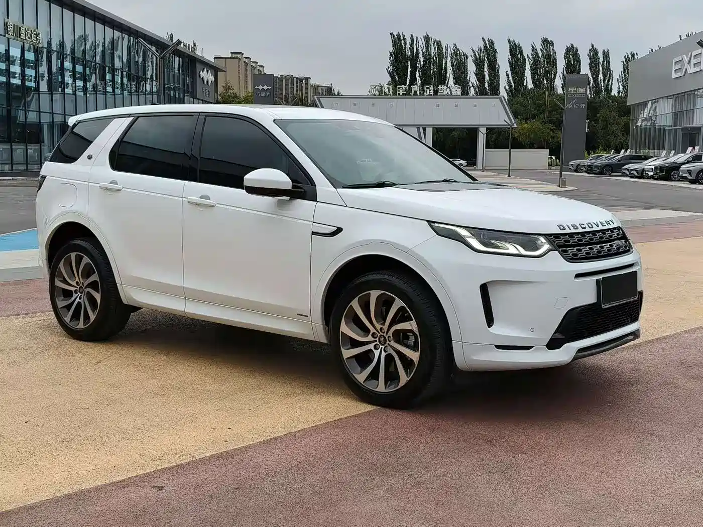 Land Rover Discovery Sport 2022 Model Facelift 249PS R-Dynamic S Performance Edition 5-seater фото 3