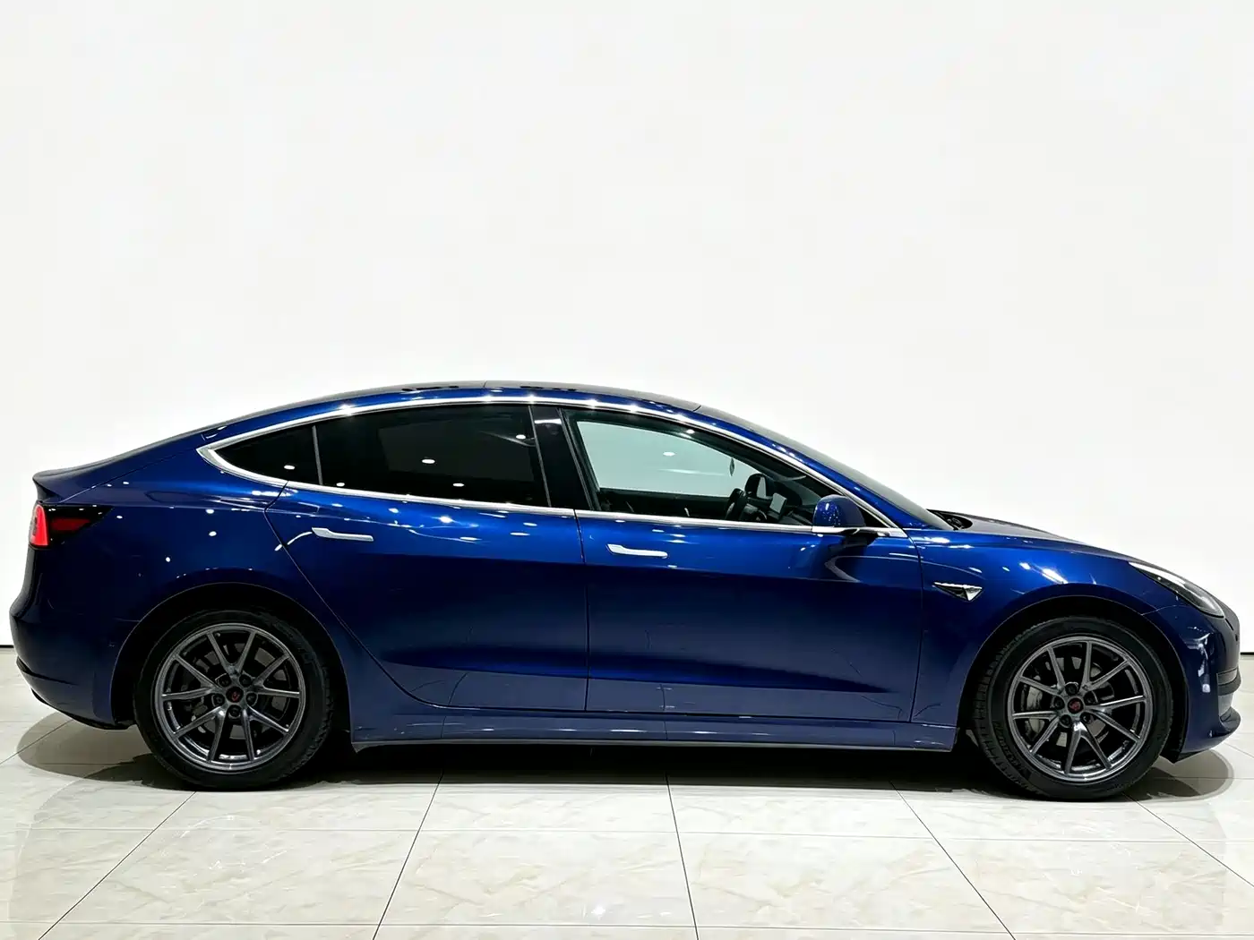 Tesla Model 3 (Import) 2019 2019 Long Range RWD Version