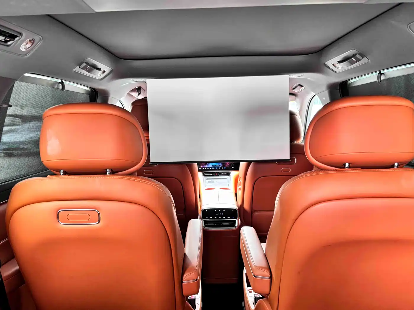 AITO Wenjie AITO M8 2025 Extended Range Ultra 53.4kWh 6-Seater фото 15