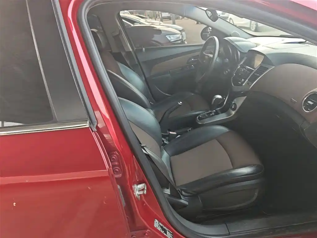 Chevrolet Cruze 2013 Hatchback 1.6L Automatic Luxury фото 25